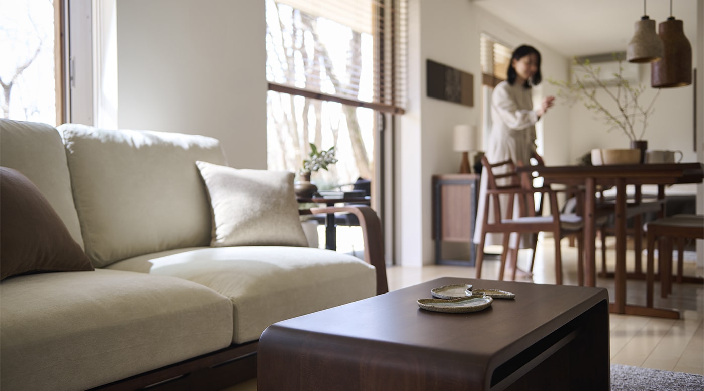 北欧の曲線美のステキなウッドベッドフレーム ウォールナットブラウン