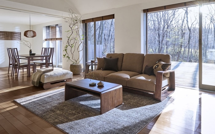 ダークブラウン・ブラウンのソファで素敵な空間を作るには？インテリア  