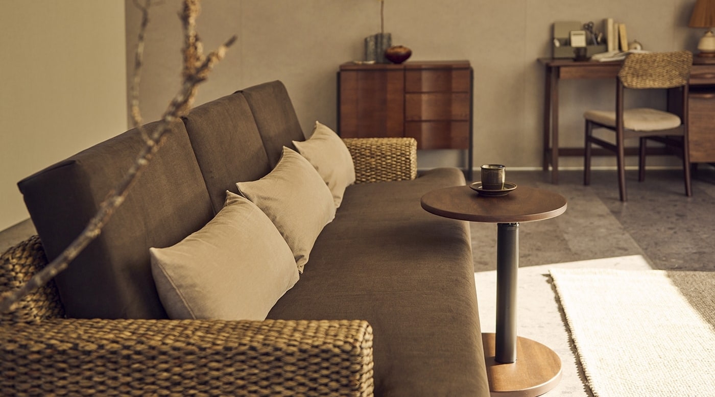 人気のアジアン家具 バナナリーフ 天然のガラステーブルとスツール2脚のセット 人気のアジアン家具 バナナリーフ 天然のガラステーブルとスツール2脚