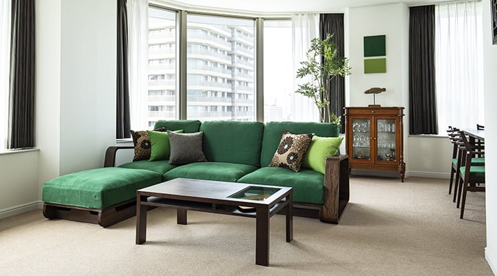 カウチソファ、スタンダード＋オットマンへの組み換え可能。モス