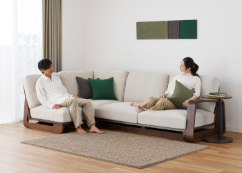 拾ってあげてください。コーナーソファー