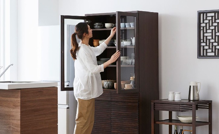 一人暮らしにおすすめな食器棚の選び方やポイント | a.flat 風が運ぶ  