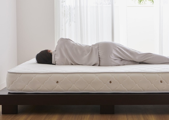 2024 羽毛テーブルランプ 調光可能なベッドサイドランプ、 3つの輝度